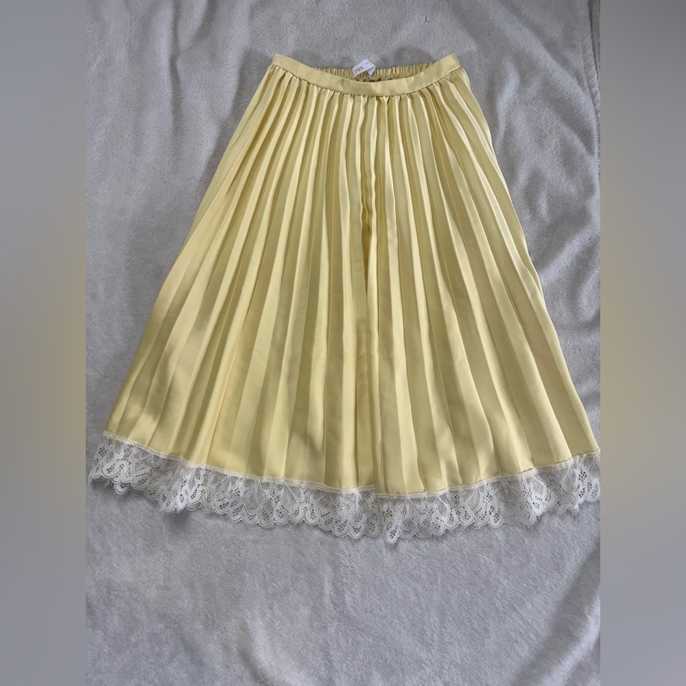 Zara Yellow Pleated Skirt with Lace Trim